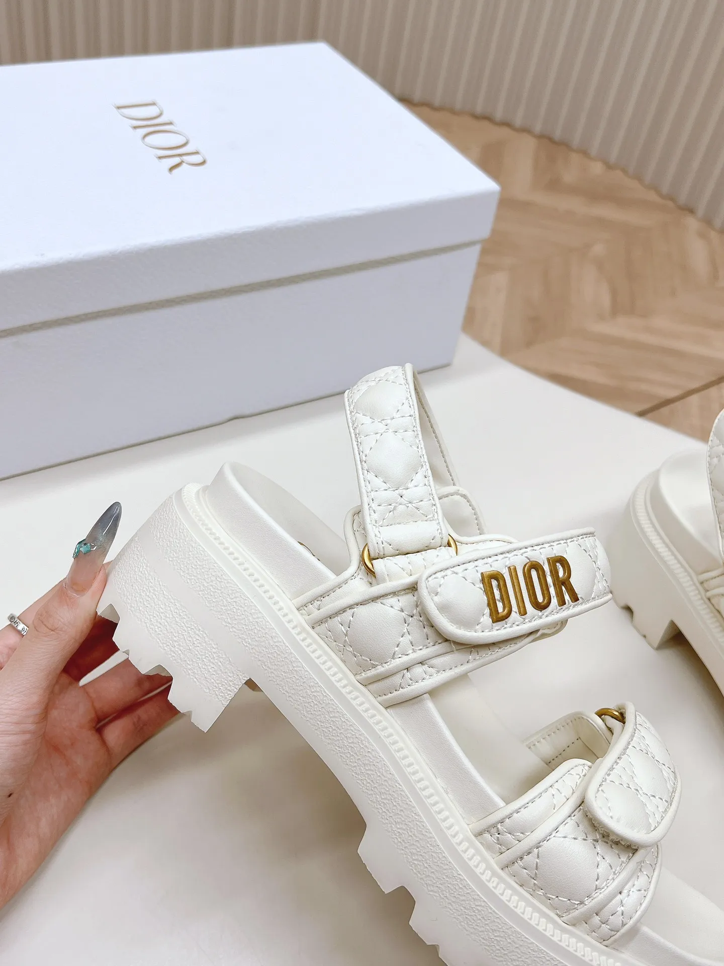 👟👟Ex-factory price 520👟👟 2024Dior Classic Velcro high-heeled sandals and slippers series original replica high version super durable and versatile style very comfortable on the foot, slim and tall, original leather upper, original d hardware buckle, original TPU outsole Heel height is about cm Size: 35-42